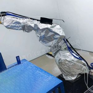 焊接機(jī)器人耐高溫防護(hù)服的功能