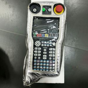 安川機器人示教器防護罩的材質