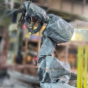 解析煉鋼廠中機(jī)器人安裝耐高溫防護(hù)服的必要性
