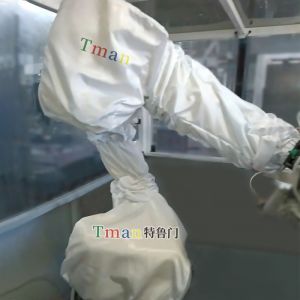 揭秘:為何機(jī)器人防護(hù)服在無塵車間中不可或缺