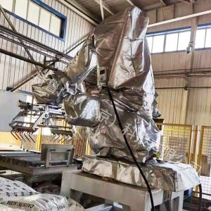 工業(yè)機器人如何在低溫環(huán)境“堅如磐石”？防寒防護服是關鍵